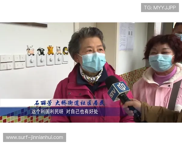 球星亲自拆足球卡全过程揭秘手续如何办理与收藏价值分析